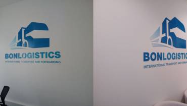 Logo Bon Logistics chodba